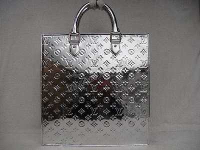 Louis Vuitton M40268 yin