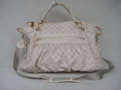 Louis Vuitton M95523 beige white