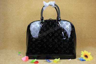 Louis Vuitton M93625 black