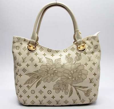 Louis Vuitton M98032 beige white